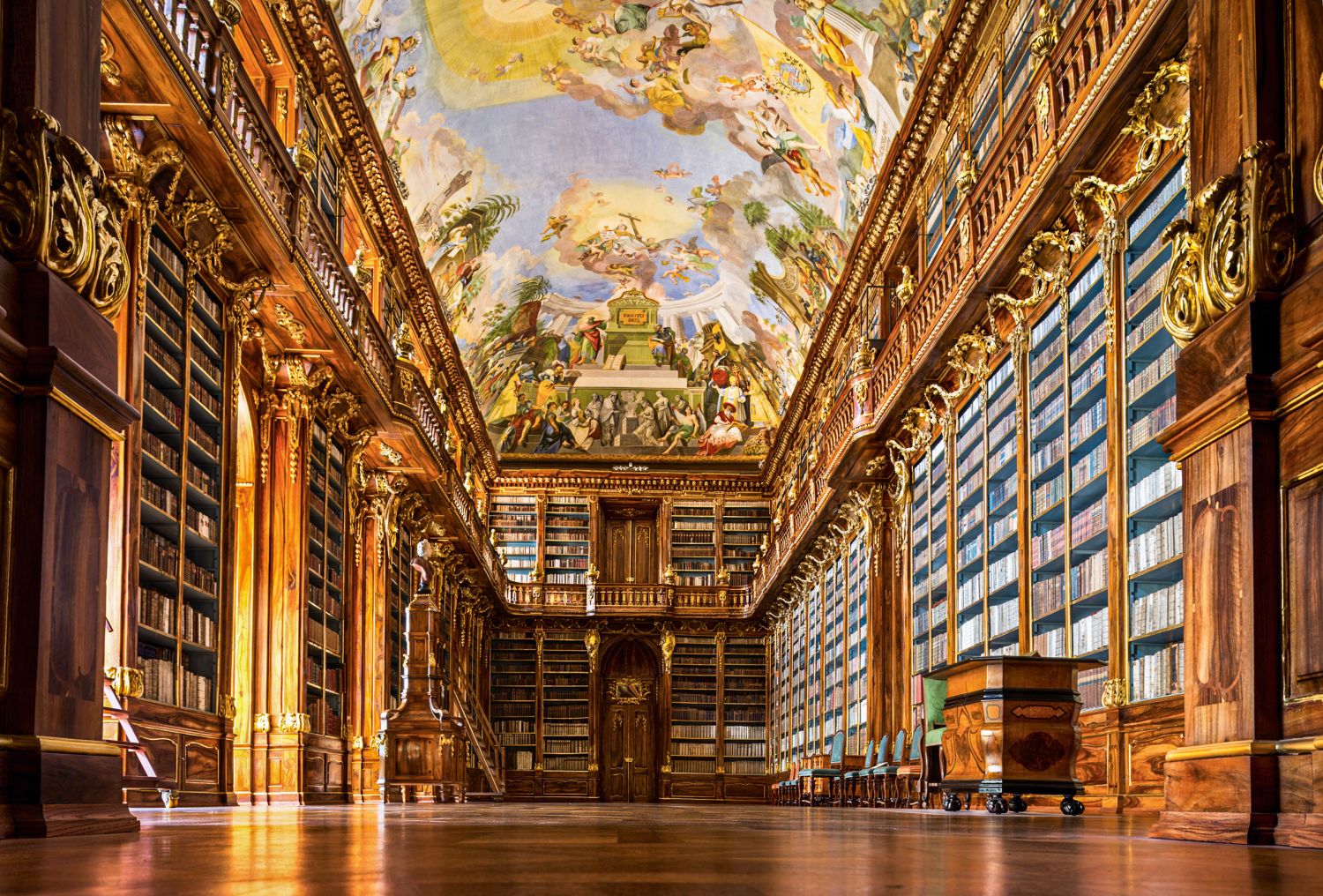 Die Bibliothek im Kloster Strahov ­beeindruckt mit ihrem prächtigen Barocksaal.