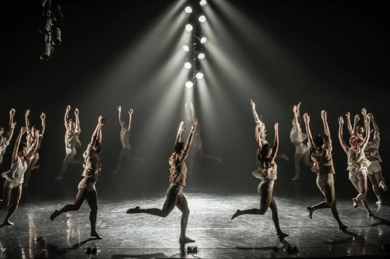 Tanz und Täuschung: Tanzkunst der Extraklasse